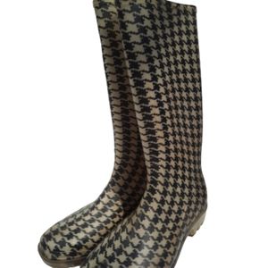 Rain Boot black and beige size 8